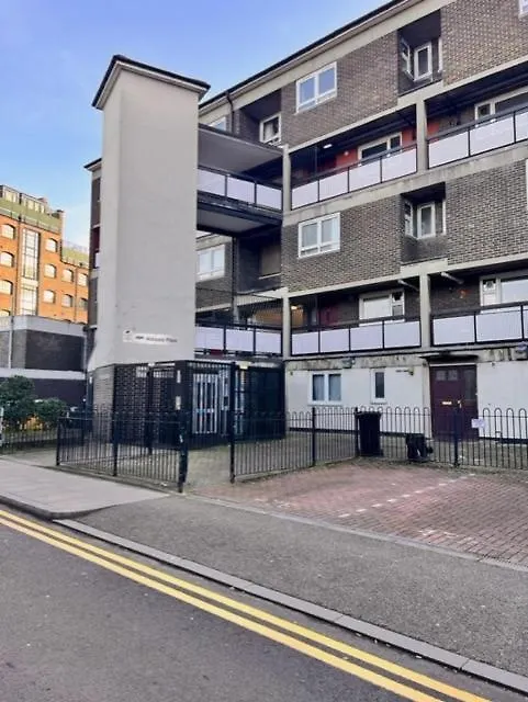 Beautiful Rooms Close To Brick Lane Λονδίνο Δωμάτια σε οικογενειακή κατοικία