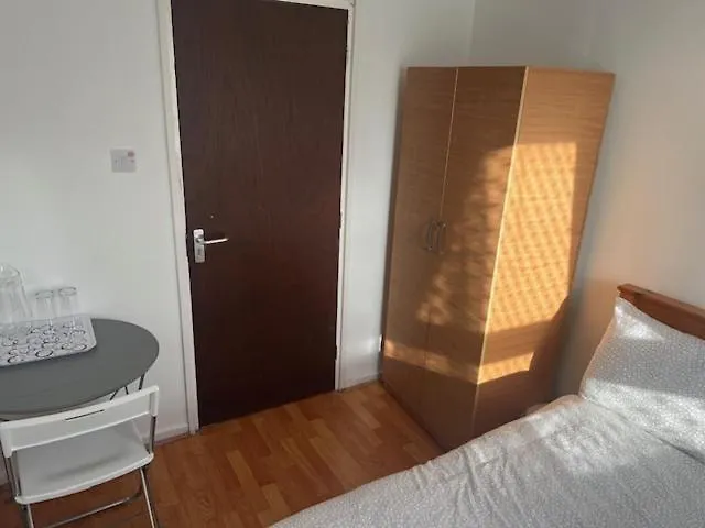 Beautiful Rooms Close To Brick Lane Λονδίνο Δωμάτια σε οικογενειακή κατοικία